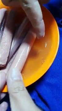 Barbecue ? Des vers sortent de ces saucisses !