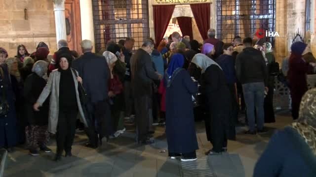 Mevlit Kandili'nde Mevlana Hazretleri Türbesi ve camiler doldu taştı