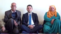 Kaymakam Gökpınar evlat nöbeti tutan Mardinli Kaya ailesini ziyaret etti