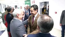 Moreno expresa su compromiso con el personal sanitario en Andalucía