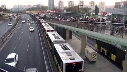Metrobüs Yoğunluğu Dikkat Çekti