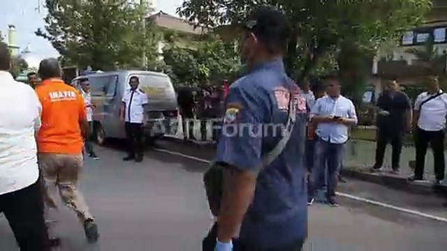 One dead, six injured in suspected suicide bombing at Indonesia police station