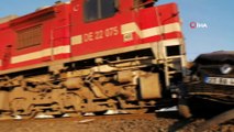 Elazığ'daki tren hemzemin geçitte otomobile çarptı:2 ölü 1 yaralı