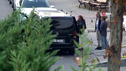 İngiliz ajanının eşinden tabuta konulması için çiçek