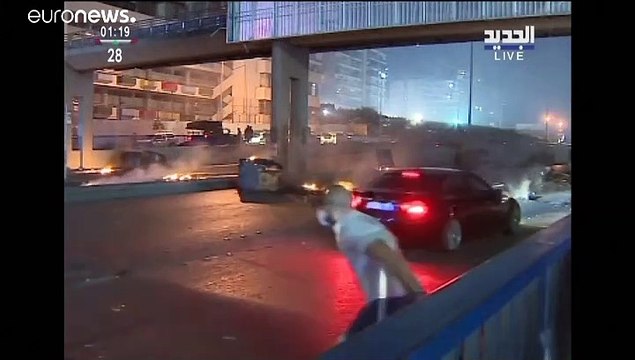 قتيل بعد تجدد احتجاجات غاضبة وقطع طرق رئيسية في لبنان
