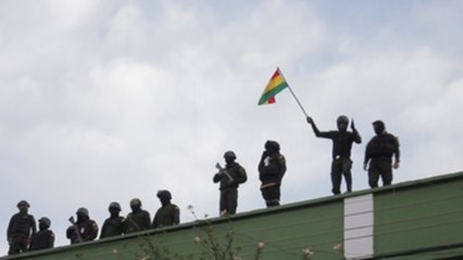 Policías se amotinan en cuartel de una ciudad boliviana
