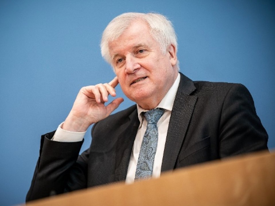 Asylmissbrauch im Visier: Seehofer will mehr Grenzkontrollen