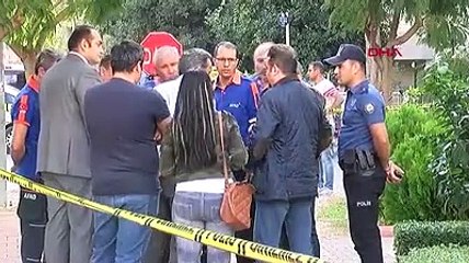 Ekipler Antalya'da evinde ölü bulunan 4 kişilik ailenin evinde inceleme yapıyor