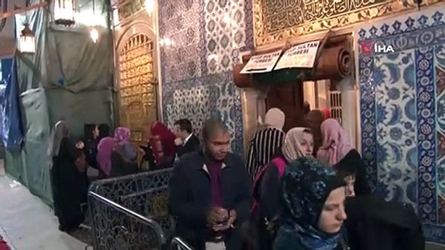 Mevlid Kandili'nde Eyüp Sultan Camii Doldu Taştı