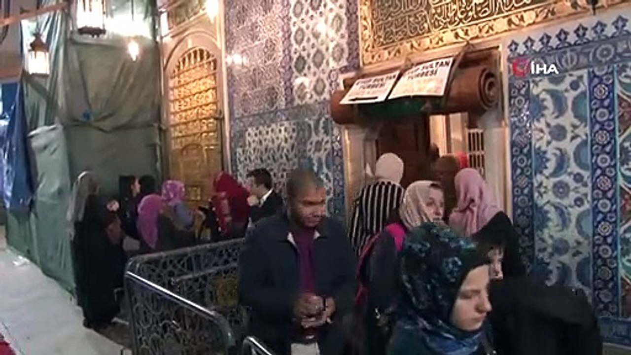 Mevlid Kandili'nde Eyüp Sultan Camii Doldu Taştı