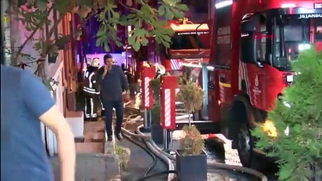 Beyoğlu’nda yaşlı kadın, evin yanışını gözyaşları içinde izledi