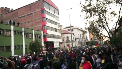 وحدات من الشرطة تنضم إلى المتظاهرين في بوليفيا والأزمة تتفاقم