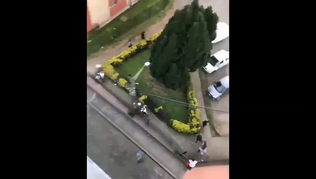 Şili'de motosikletli polislerden kaçan protestocu viral oldu