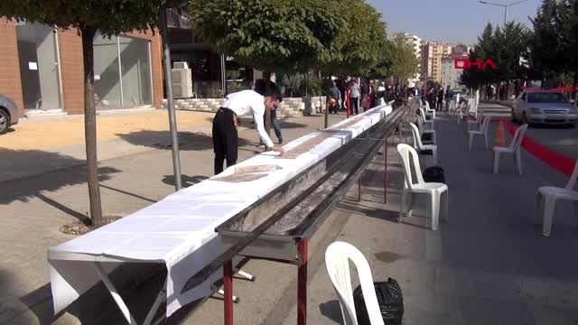 Kahramanmaraş açılışa özel yapılan 46 metrelik kebap, 30 saniyede tükendi