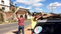 Entrega de Berço, Carrinho de Bebê, Colchão e Fraldas no bairro do Buracão em Itambé