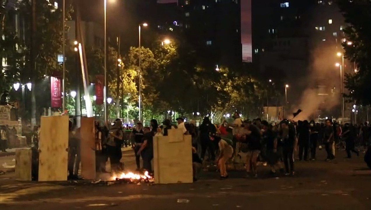 Brandstiftung bei anhaltenden Massenprotesten in Chile