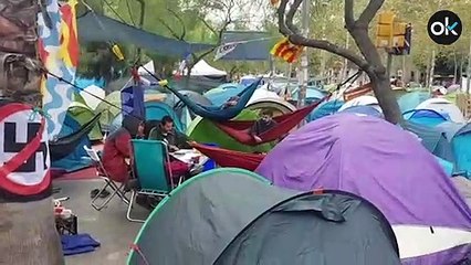 Las juventudes de ERC y la CUP acusadas de robar la ‘caja solidaria’ de la acampada separatista de Barcelona