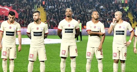 Galatasaray'da sakatlanan Andone oyuna devam edemedi