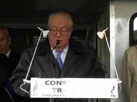 Constitution Trahison ! Non C Non ! Le Pen - FN - Paris