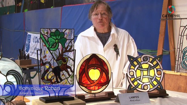 Dominique Robert - présentation vitrail Tiffany - Fête templière Payns (Aube)