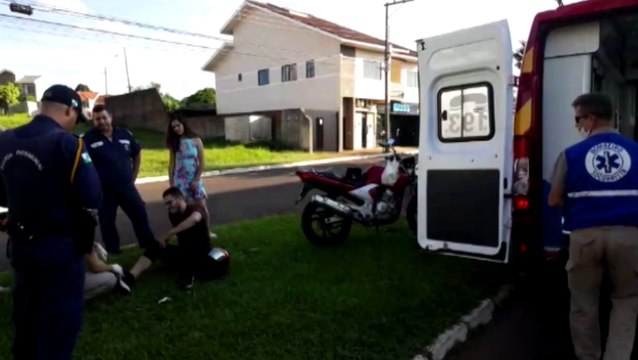 Motociclista fica ferido em acidente na Av. Rocha Pombo