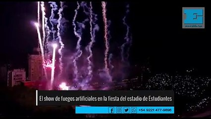 Fuegos artificiales en la inauguración del estadio de 1 y 57