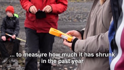 Iceland students bear witness to shrinking glacier