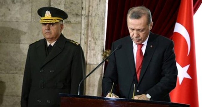 Cumhurbaşkanı Erdoğan, Anıtkabir Özel Defteri'ni imzaladı