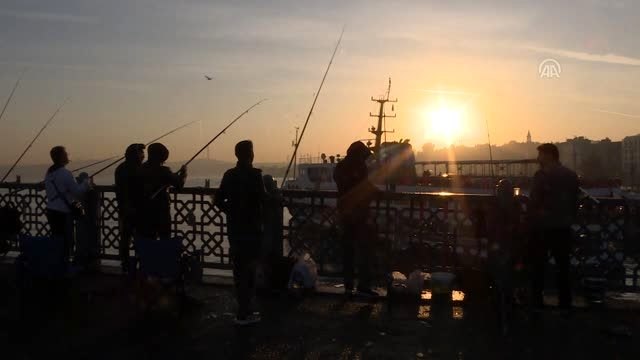 Büyük Önder Atatürk'ü anıyoruz - Galata Köprüsü