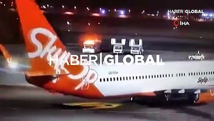 İniş yapan uçak aniden yanmaya başladı