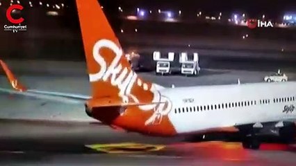 Mısır'da iniş yapan uçak alev aldı