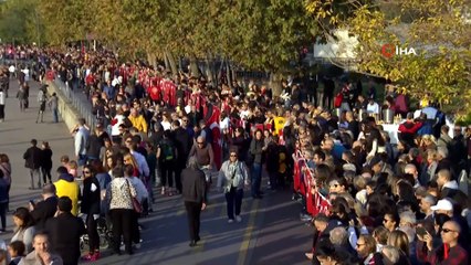 Kadıköy'de Ata'ya 'Saygı Zinciri'