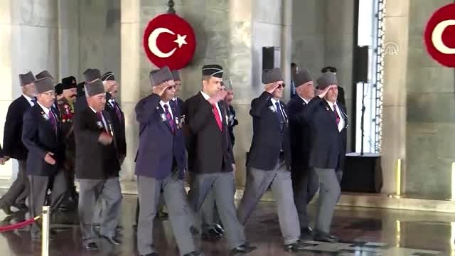 Atatürk'ün ebediyete intikalinin 81'inci yılı - Anıtkabir'i ziyaret eden vatandaşlar (5)