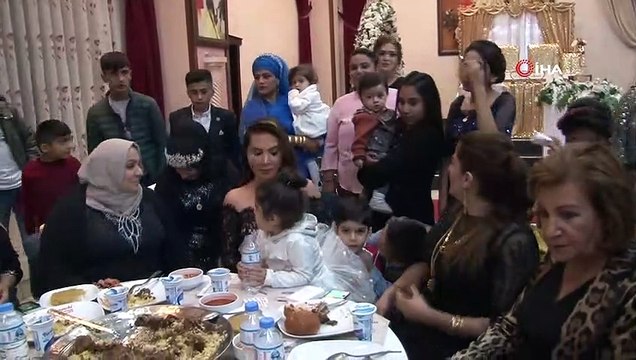 Sanatçı Ebru Yaşar, Kayınbiraderinin Düğününde Halay Çekti