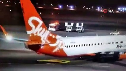 Mısır'da iniş yapan uçak alev aldı