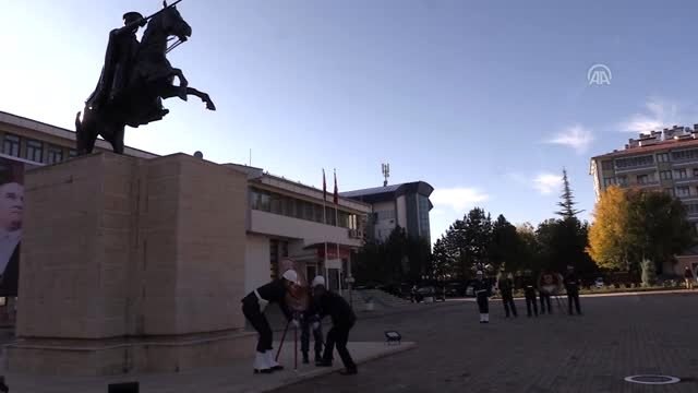 Büyük Önder Atatürk'ü anıyoruz