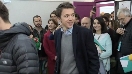 Errejón anima a votar para "cuidar la democracia en cada colegio electoral"