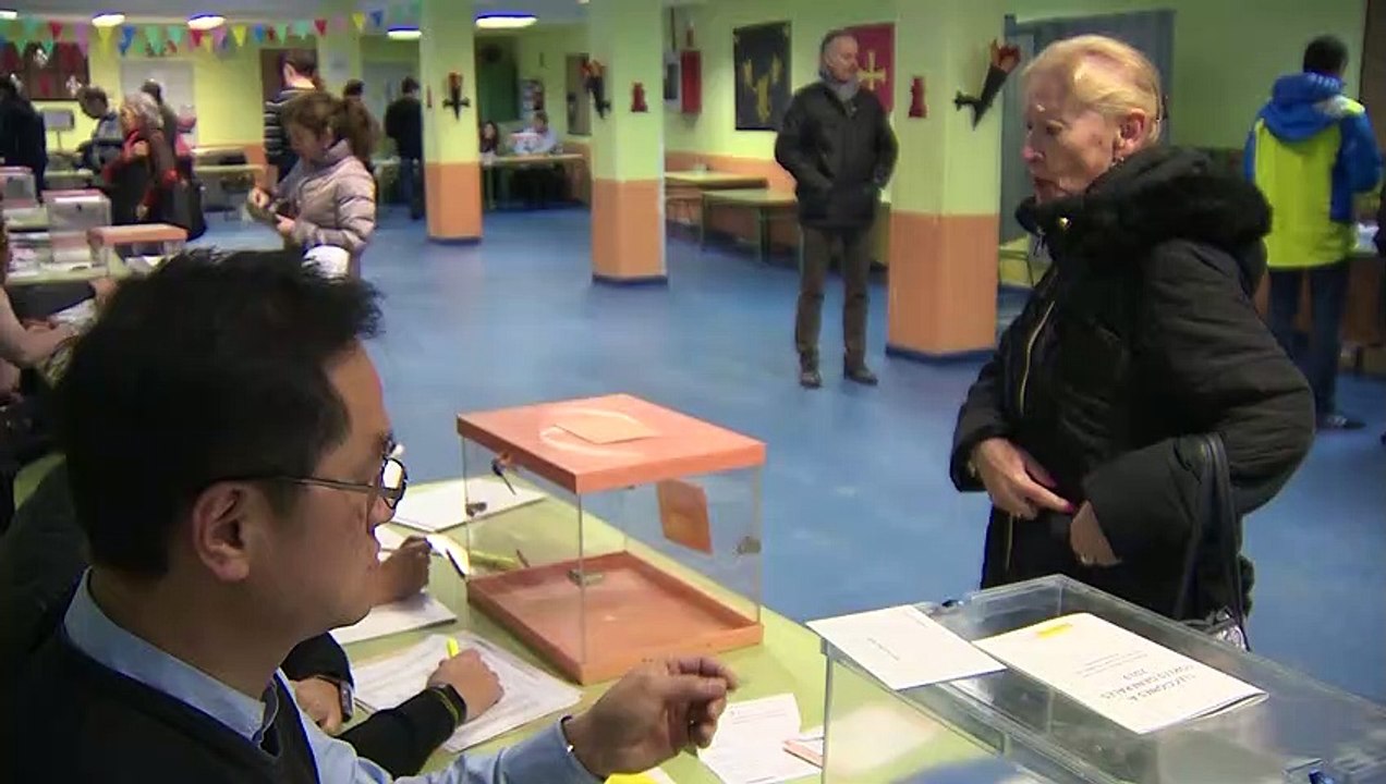 La mañana en los colegios electorales se desarrolla con normalidad