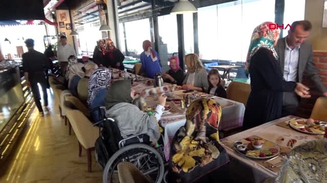 Asker arkadaşları 32 yıl sonra bir araya geldi