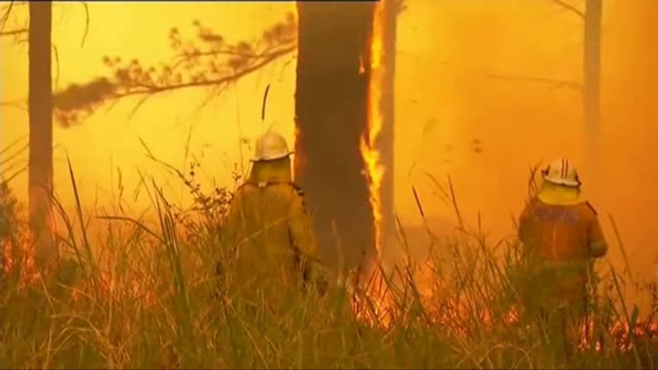 Graves incendios forestales en Australia dejan al menos tres fallecidos
