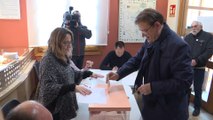 Ximo Puig vota en su colegio electoral de Morella