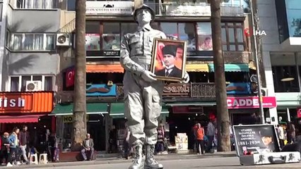 10 Kasım Atatürk’ü Anma Gününe özel olarak hazırlanan canlı heykel ilgi odağı oldu