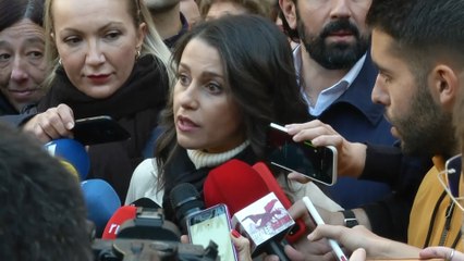 Arrimadas pide ir a votar "para que el odio deje paso a la convivencia"