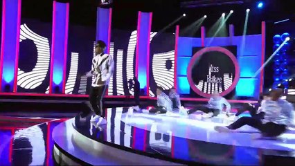 Blake imita a Bruno Mars TU CARA ME SUENA