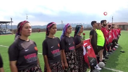 Çanakkale'de kızların renkli futbol maçı