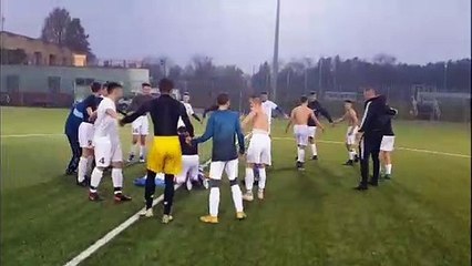 Radość juniorów po meczu z Bałtykiem SP7 Koszalin