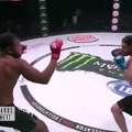 Vídeo viral:  Le da una brutal patada a la mandíbula y deja inconsciente a su rival en solo 16 segundos durante un combate de MMA