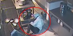 Vídeo viral: Esta torpe ladrona entra a robar en un restaurante, cae desde el techo y se estampa con todo lo gordo contra una mesa de metal