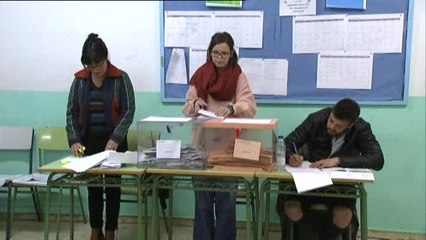 Tải video: Cierre de los colegios electorales: comienza el recuento