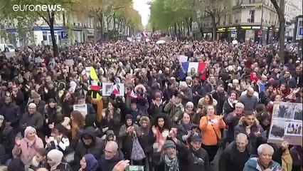 Francia, migliaia di persone in piazza contro l'islamofobia